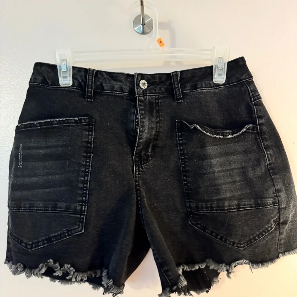 High-Rise Raw-Hem Denim Shorts in Brown and Black - Picture 4 of 5